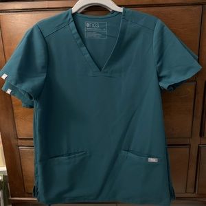 Figs Caribbean Blue 3 pocket top